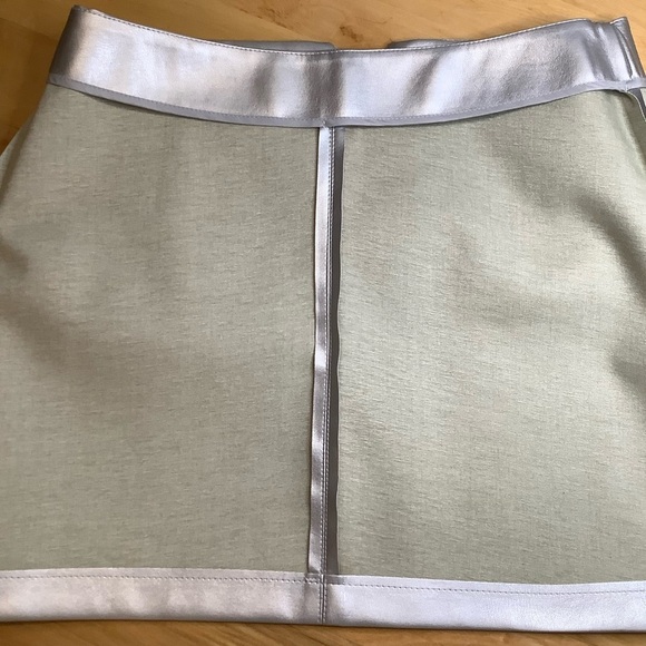 DELUC Silver Metallic Faux Leather Skirt Size M - Picture 8 of 16